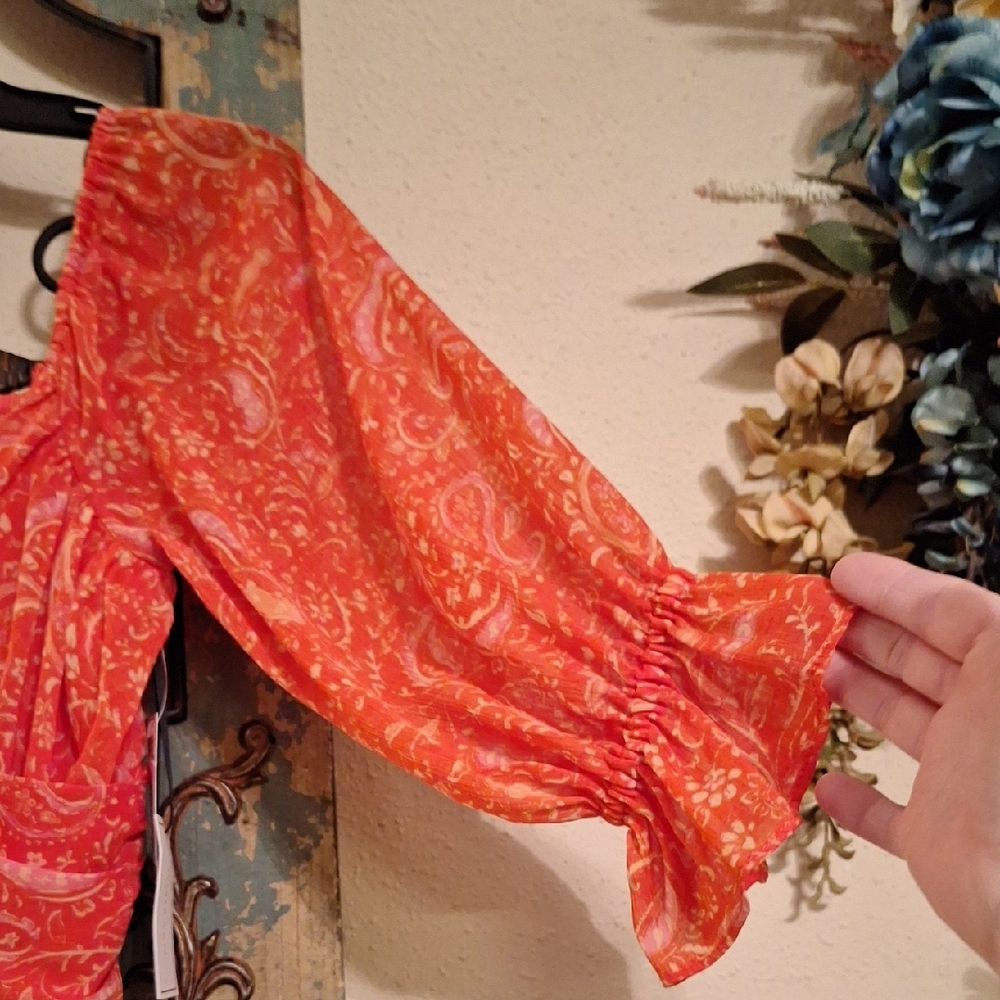 🔥🔥 HOT DEAL Orange  Crop Top Ruched Sleeves side Zip Closure. NWT Size - Picture 10 of 14